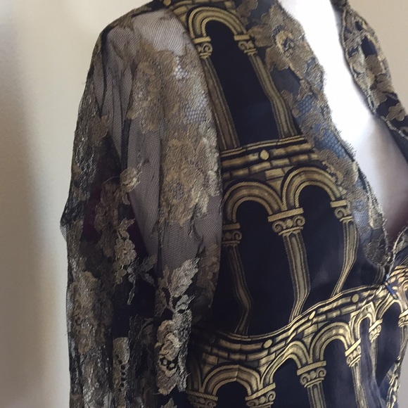 Gianni Versace lace coat. - Picture 3 of 9